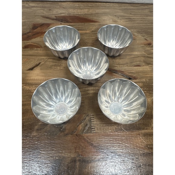 The Unbranded Brand Other - Vintage Set of 5 Fluted Aluminum Dessert Gelatin Molds Cottage Chic Kitchen Deco